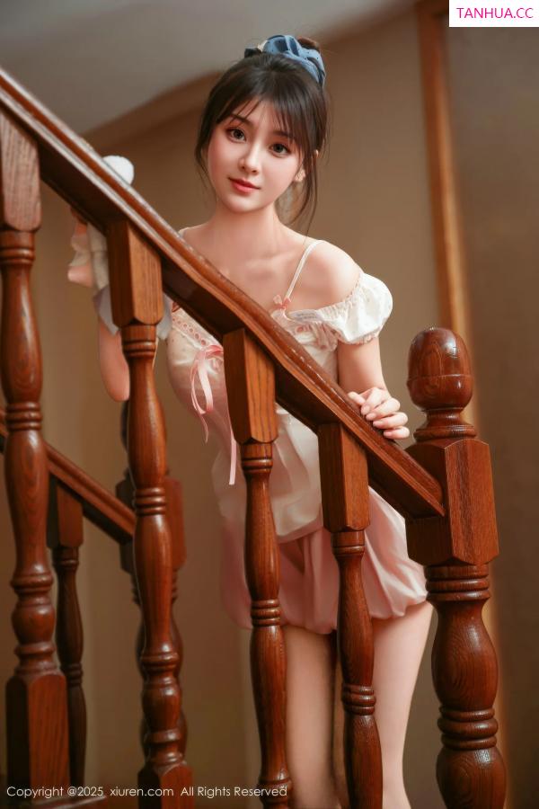   [XiuRen]高清写真图 2025.09.05 No.10730 炎恬kitty 粉色连衣短裙第17张图片